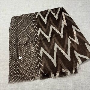 Brown white zig zag scarf